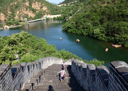 Autumn scenery of Huanghuacheng Great Wall is beautiful